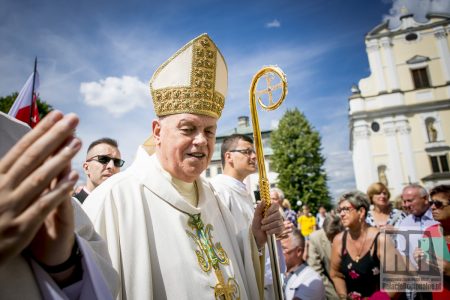 Biskup Zbigniew Kiernikowski prosi księży o ograniczenie uczestników mszy do 50 osób