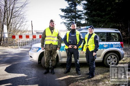 Policjanci strzegą polskiej granicy