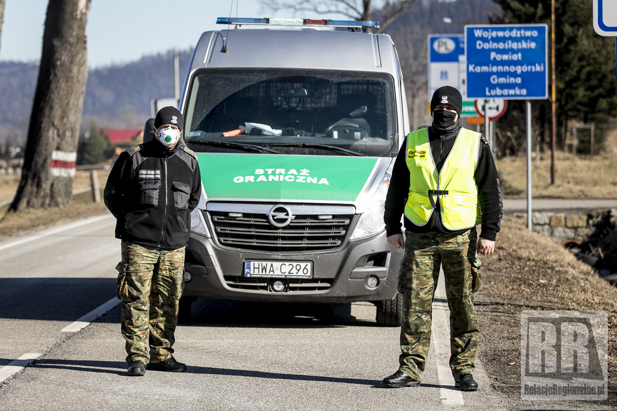 Na byłym przejściu granicznym w Lubawce pilnują wprowadzonych obostrzeń