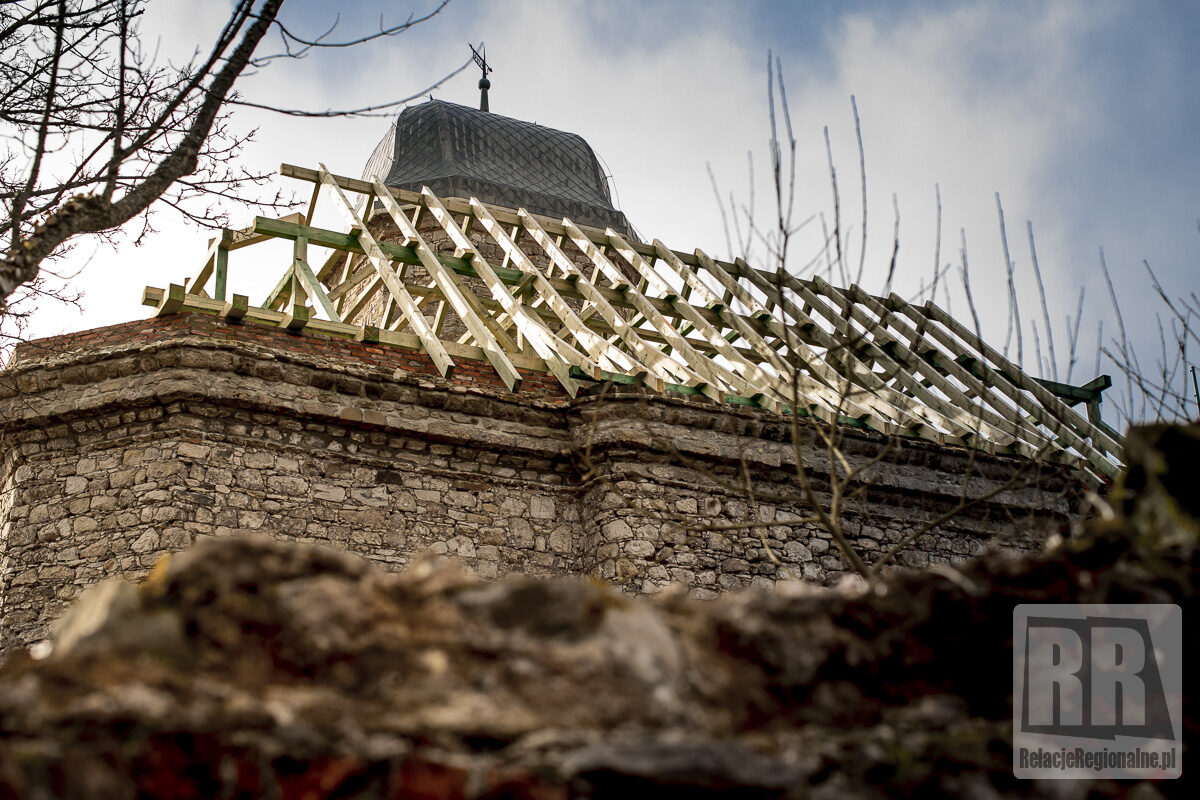Odbudowa konstrukcji dachu ruin kościoła św. Mateusza